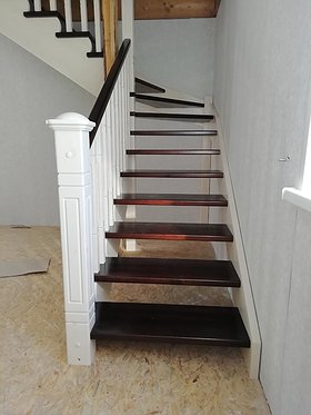 лестница из массива сосны