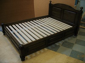 Кровать из массива дуба